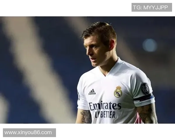 足球明星手环克罗斯的传奇故事与球场背后的感人瞬间 足球明星手环克罗斯的传奇故事与球场背后的感人瞬间